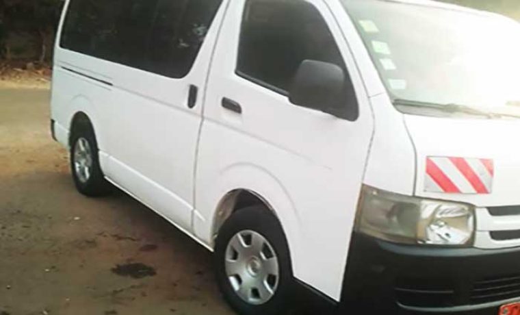 Location voiture minibus Toyota Hiace Douala