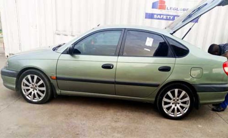 Location voiture berline Avensis
